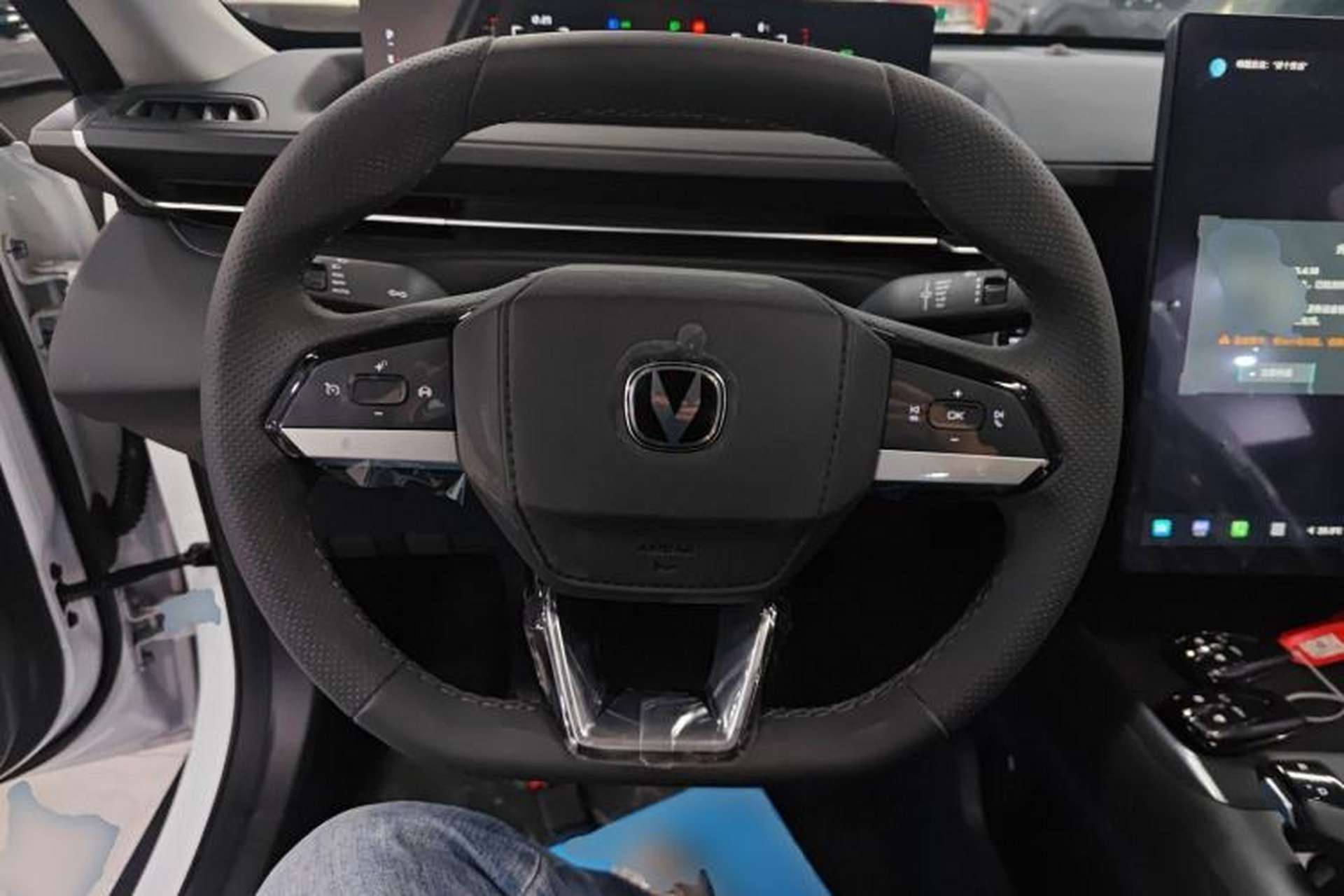 Used CHANGAN Eado 2025 Blue Whale 1.5T 500Bar Prestige Model Steering Wheel