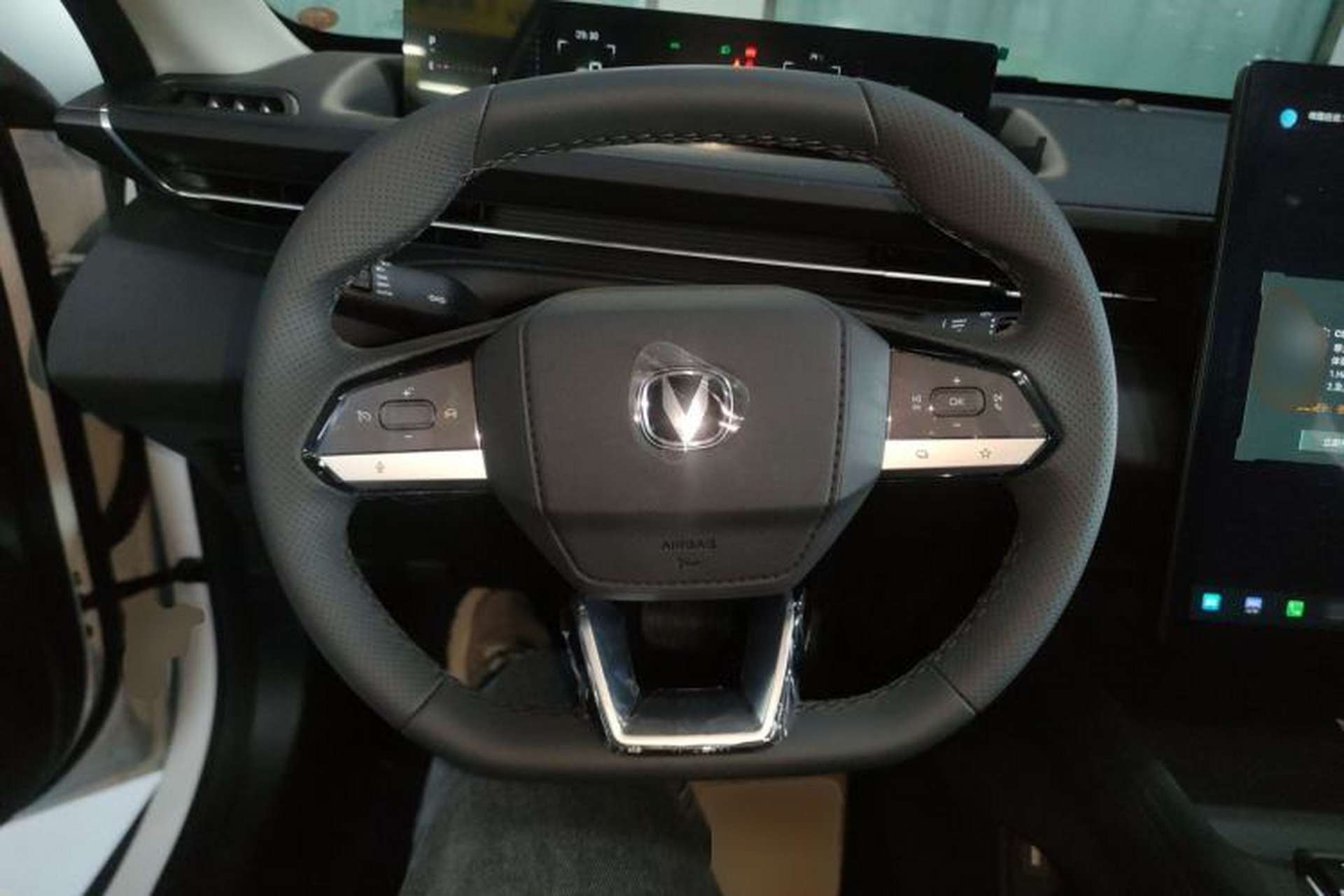Used CHANGAN Eado 2025 Blue Whale 1.5T 500Bar Prestige Model Steering Wheel