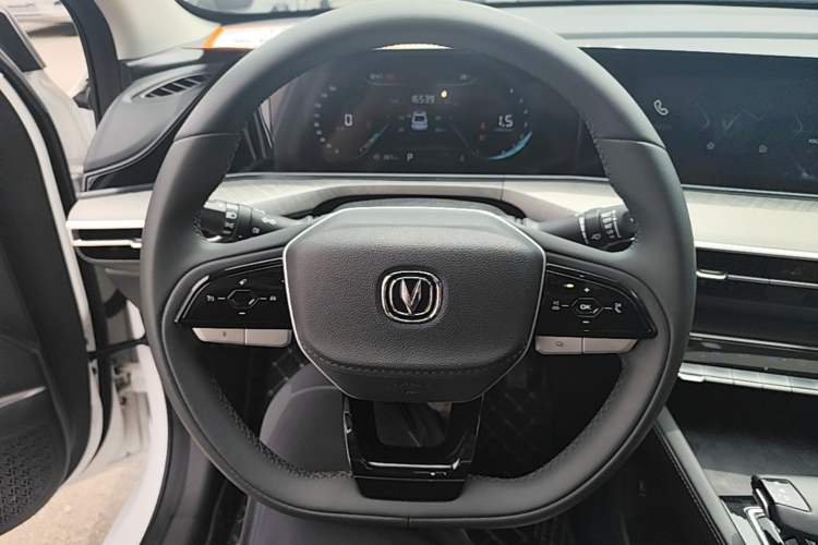 Used CHANGAN Eado 2025 PLUS 1.4T Dual-Clutch High-Energy Version Steering Wheel