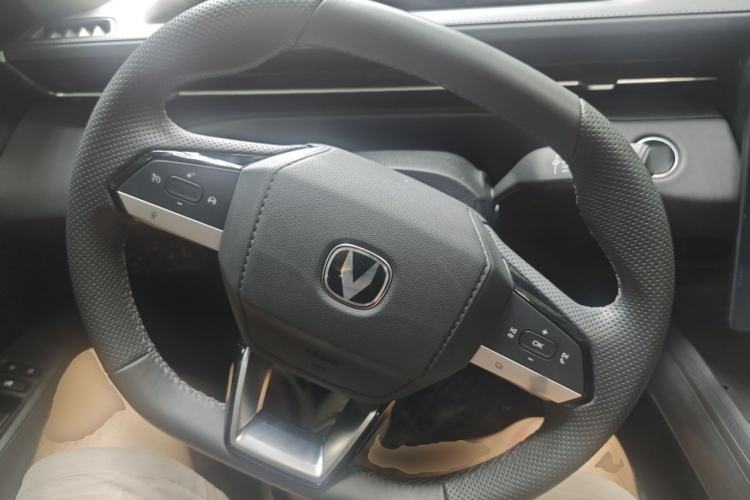 Used CHANGAN Eado 2025 Blue Whale 1.5T 500Bar Prestige Model Steering Wheel