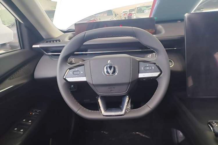 Used CHANGAN Eado 2025 Blue Whale 1.5T 500Bar Prestige Model Steering Wheel