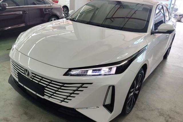 Używany CHANGAN Eado 2025 Blue Whale 1.5T 500Bar Flagship Model