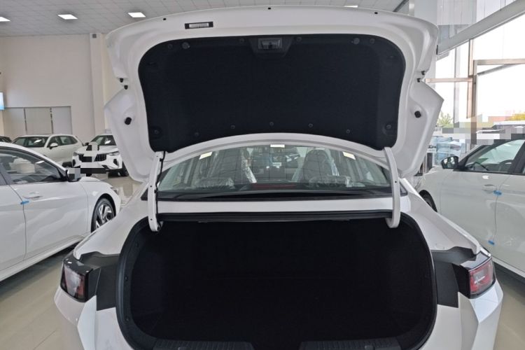 Used CHANGAN Eado 2025 Blue Whale 1.5T 500Bar Prestige Model Trunk