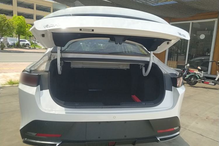 Used CHANGAN Eado 2025 Blue Whale 1.5T 500Bar Prestige Model Trunk