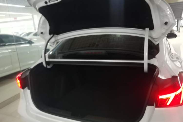 Used CHANGAN Eado 2025 PLUS 1.4T Dual-Clutch High-Energy Version Trunk