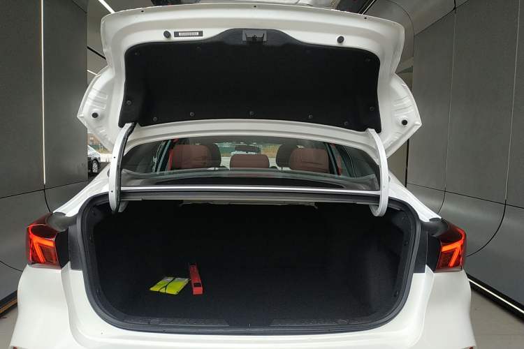 Used CHANGAN Eado 2025 PLUS 1.4T Dual-Clutch High-Energy Version Trunk