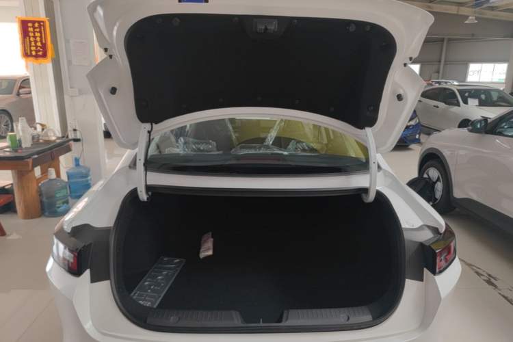 Used CHANGAN Eado 2025 Blue Whale 1.5T 500Bar Prestige Model Trunk