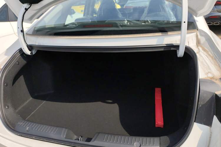 Used CHANGAN Eado 2025 Blue Whale 1.5T 500Bar Prestige Model Trunk