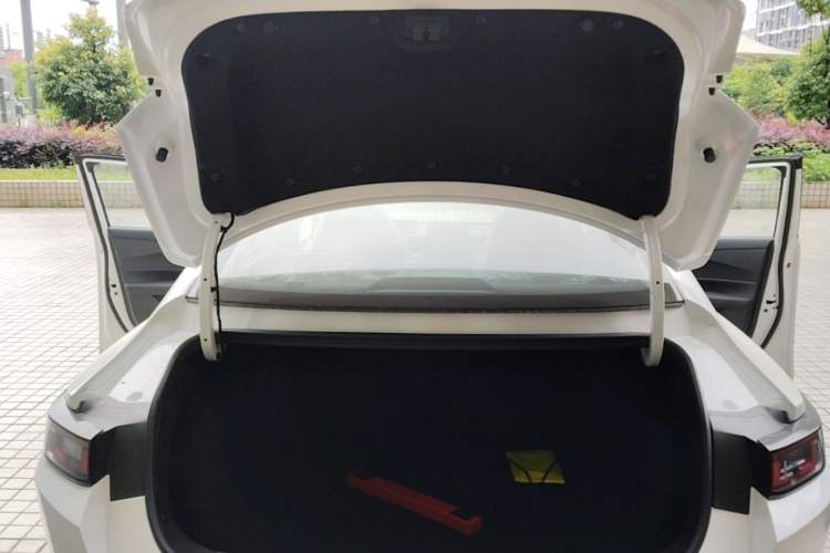 Used CHANGAN Eado 2025 Blue Whale 1.5T 500Bar Prestige Model Trunk