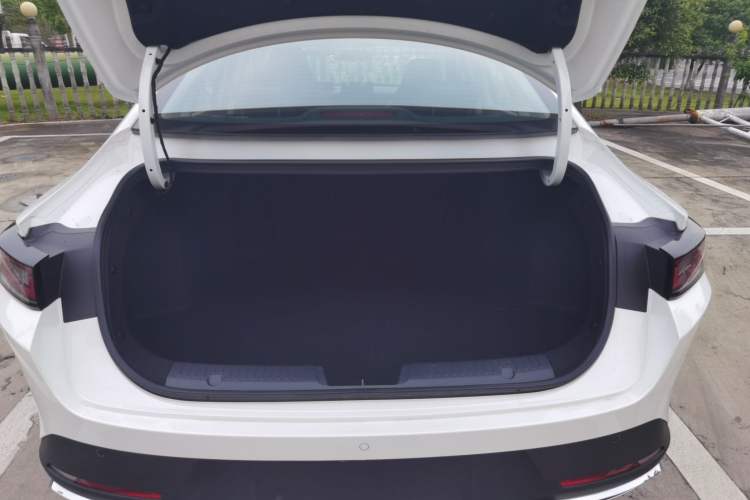 Used CHANGAN Eado 2025 Blue Whale 1.5T 500Bar Prestige Model Trunk