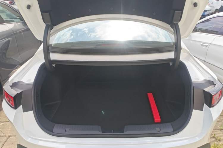 Used CHANGAN Eado 2025 Blue Whale 1.5T 500Bar Flagship Model Trunk