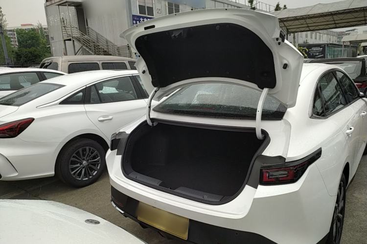 Used CHANGAN Eado 2025 Blue Whale 1.5T 500Bar Prestige Model Trunk