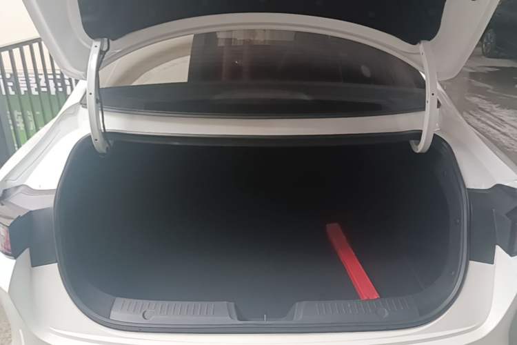 Used CHANGAN Eado 2025 Blue Whale 1.5T 500Bar Prestige Model Trunk