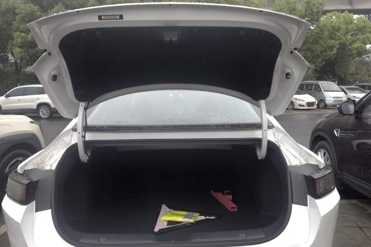 Used CHANGAN Eado 2025 Blue Whale 1.5T 500Bar Prestige Model Trunk