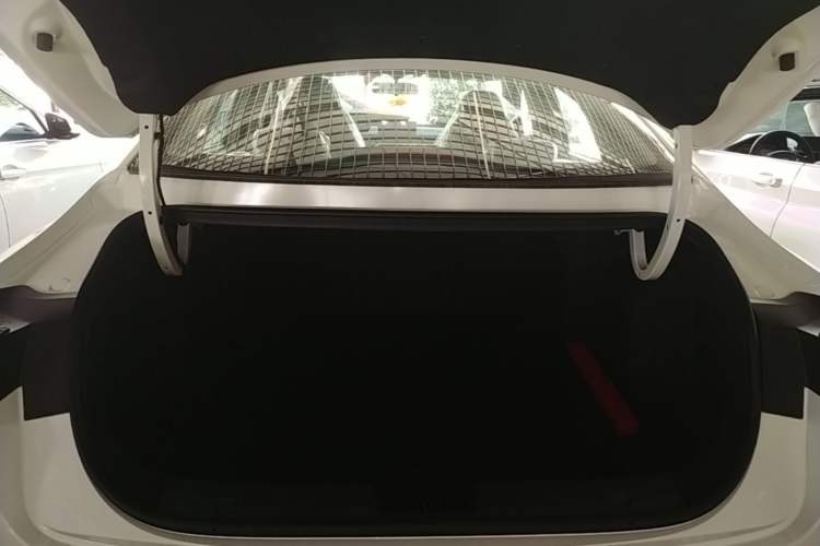 Used CHANGAN Eado 2025 Blue Whale 1.5T 500Bar Prestige Model Trunk