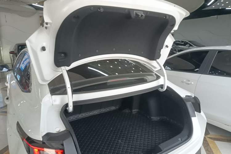 Used CHANGAN Eado 2025 Blue Whale 1.5T 500Bar Prestige Model Trunk
