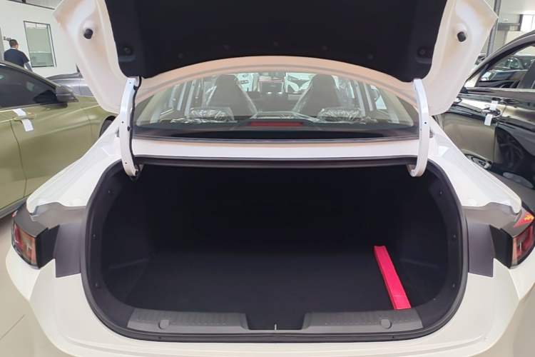 Used CHANGAN Eado 2025 Blue Whale 1.5T 500Bar Prestige Model Trunk