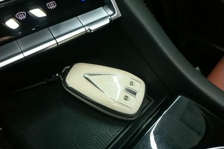 Used CHANGAN Eado 2025 PLUS 1.4T Dual-Clutch High-Energy Version Vehicle Key