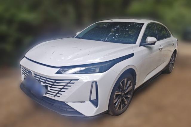 Używany CHANGAN Eado 2025 Blue Whale 1.5T 500Bar Prestige Model