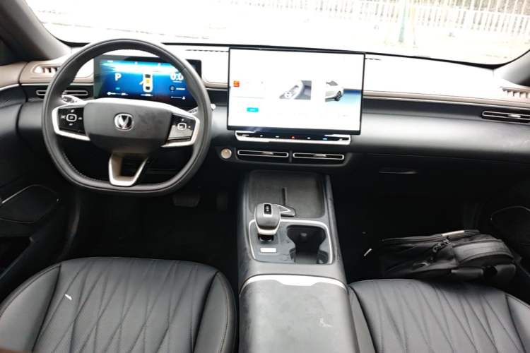 Used CHANGAN Eado 2026 Model, Fourth Generation, 1.5T 500Bar Smart Enjoyment Edition Center Console