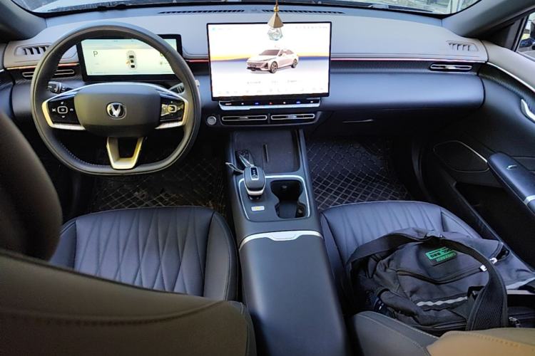 Used CHANGAN Eado 2026 Model, Fourth Generation, 1.5T 500Bar Smart Enjoyment Edition Center Console