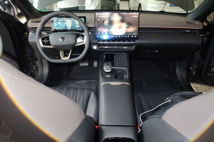 Used CHANGAN Eado 2026 Model, Fourth Generation, 1.5T 500Bar Smart Enjoyment Edition Center Console