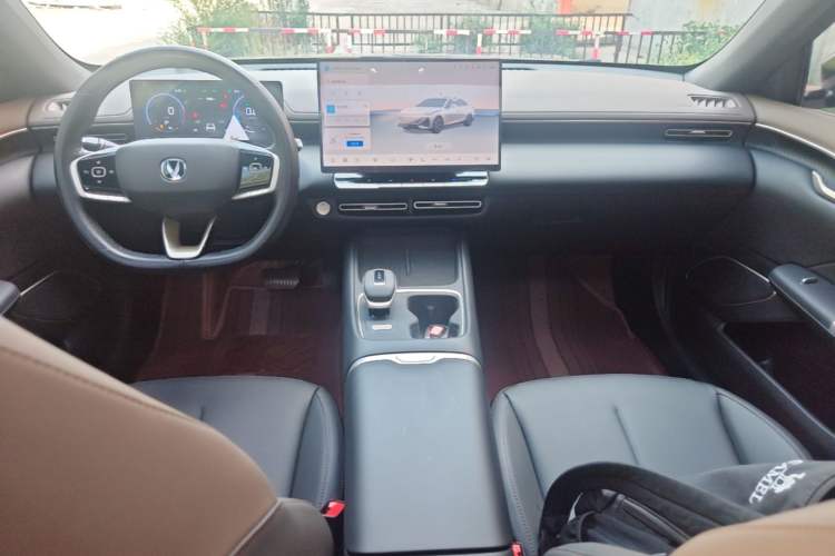 Used CHANGAN Eado 2026 Model, Fourth Generation, 1.5T 500Bar Dynamic Enjoyment Edition Center Console