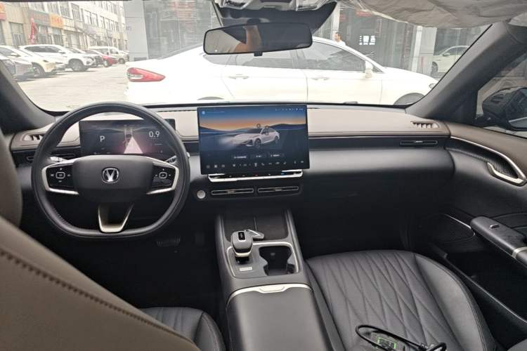 Used CHANGAN Eado 2026 Model, Fourth Generation, 1.5T 500Bar Smart Enjoyment Edition Center Console