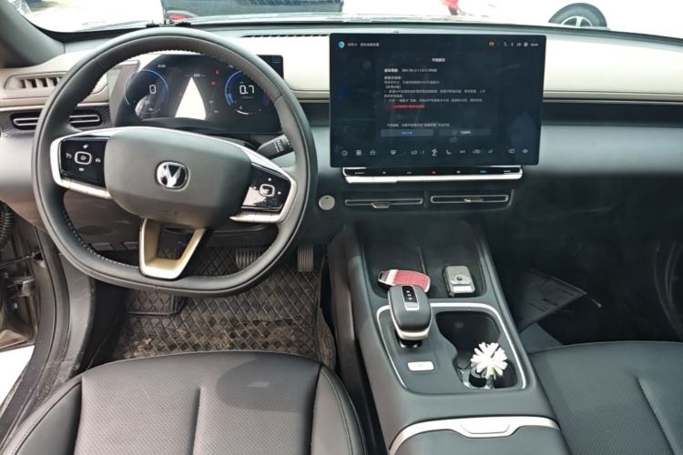 Used CHANGAN Eado 2026 Model, Fourth Generation, 1.5T 500Bar Dynamic Enjoyment Edition Center Console