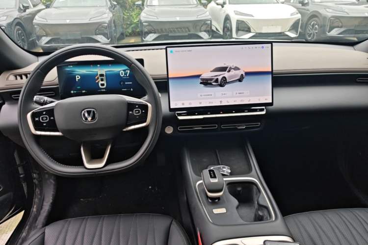 Used CHANGAN Eado 2026 Model, Fourth Generation, 1.5T 500Bar Smart Enjoyment Edition Center Console