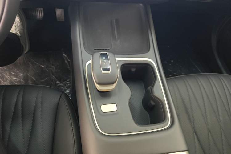 Used CHANGAN Eado 2026 Model, Fourth Generation, 1.5T 500Bar Smart Enjoyment Edition Gear Lever