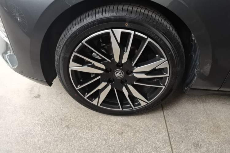 Used CHANGAN Eado 2026 Model, Fourth Generation, 1.5T 500Bar Smart Enjoyment Edition Left Front Wheel Hub