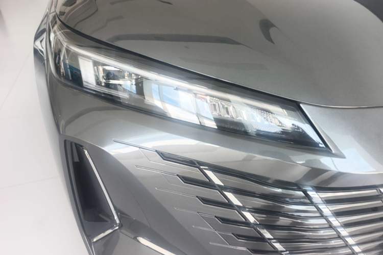 Used CHANGAN Eado 2026 Model, 1.5T Classic Edition Right Front Headlight
