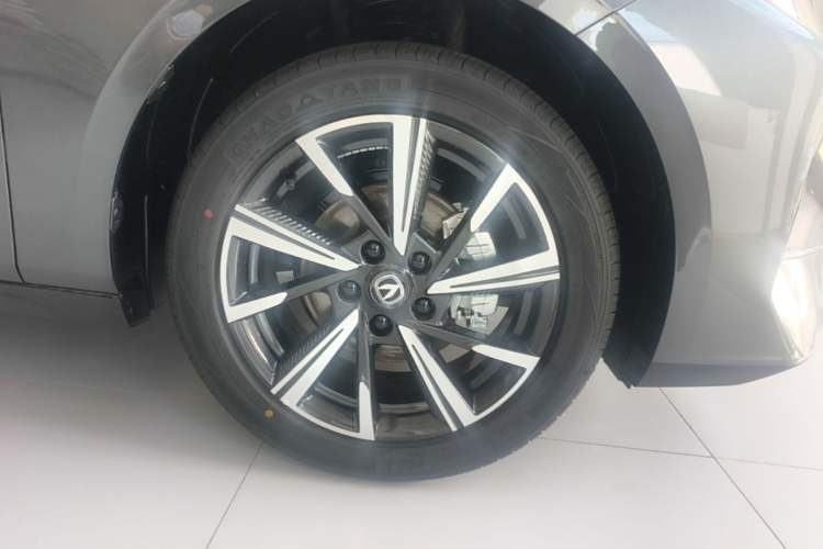 Used CHANGAN Eado 2026 Model, 1.5T Classic Edition Right Front Wheel Hub