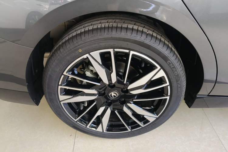 Used CHANGAN Eado 2026 Model, Fourth Generation, 1.5T 500Bar Smart Enjoyment Edition Right Rear Wheel Hub