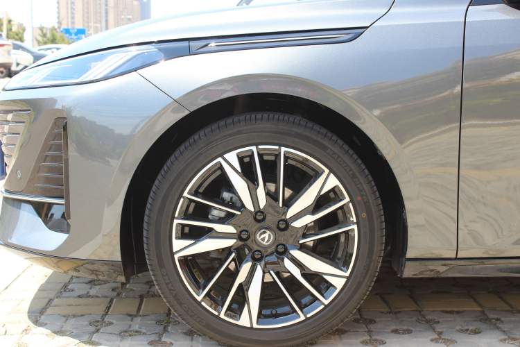 Used CHANGAN Eado 2026 Model, Fourth Generation, 1.5T 500Bar Smart Enjoyment Edition Right Rear Wheel Hub
