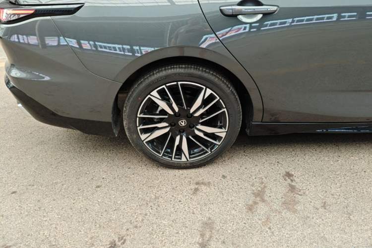 Used CHANGAN Eado 2026 Model, Fourth Generation, 1.5T 500Bar Smart Enjoyment Edition Right Rear Wheel Hub