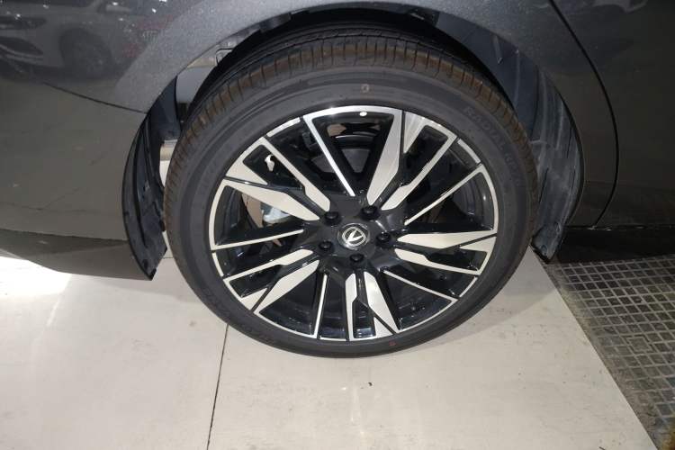 Used CHANGAN Eado 2026 Model, Fourth Generation, 1.5T 500Bar Smart Enjoyment Edition Right Rear Wheel Hub