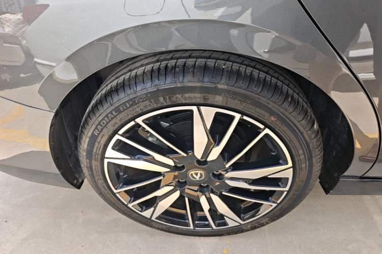 Used CHANGAN Eado 2026 Model, Fourth Generation, 1.5T 500Bar Smart Enjoyment Edition Right Rear Wheel Hub