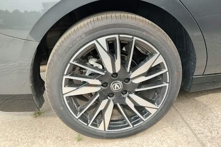 Used CHANGAN Eado 2026 Model, Fourth Generation, 1.5T 500Bar Smart Enjoyment Edition Right Rear Wheel Hub