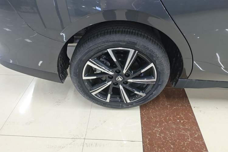 Used CHANGAN Eado 2026 Model, 1.5T Classic Edition Right Rear Wheel Hub