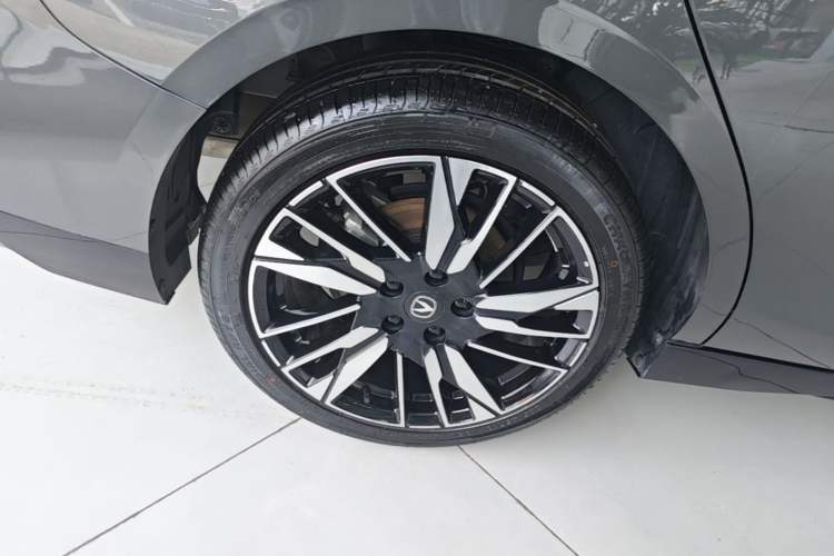Used CHANGAN Eado 2026 Model, Fourth Generation, 1.5T 500Bar Smart Enjoyment Edition Right Rear Wheel Hub