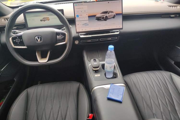 Used CHANGAN Eado 2026 Model, Fourth Generation, 1.5T 500Bar Smart Enjoyment Edition Center Console