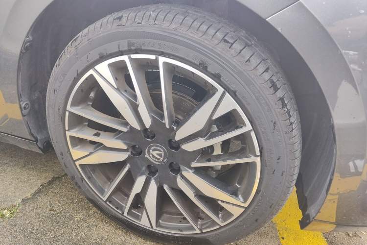 Used CHANGAN Eado 2026 Model, Fourth Generation, 1.5T 500Bar Smart Enjoyment Edition Right Front Wheel Hub