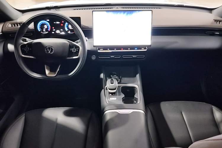 Used CHANGAN Eado 2026 Model, Fourth Generation, 1.5T 500Bar Dynamic Enjoyment Edition Center Console