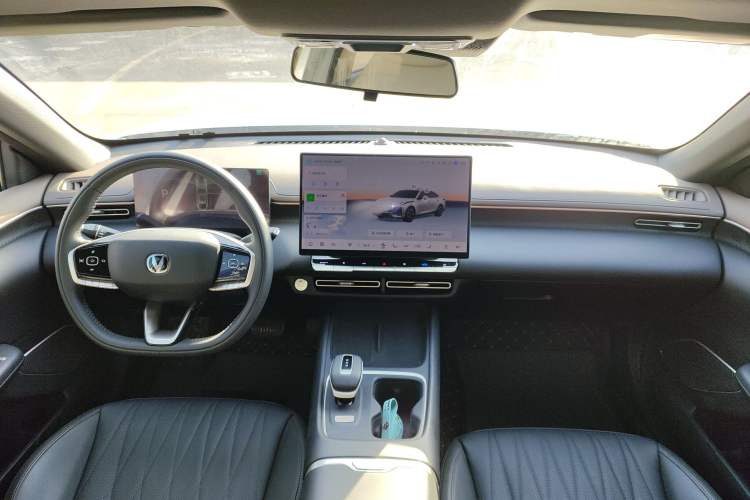 Used CHANGAN Eado 2026 Model, Fourth Generation, 1.5T 500Bar Smart Enjoyment Edition Center Console
