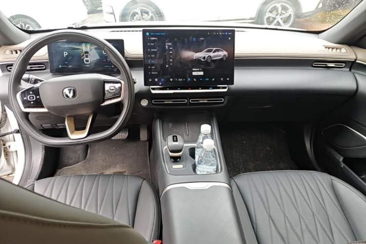 Used CHANGAN Eado 2026 Model, Fourth Generation, 1.5T 500Bar Smart Enjoyment Edition Center Console