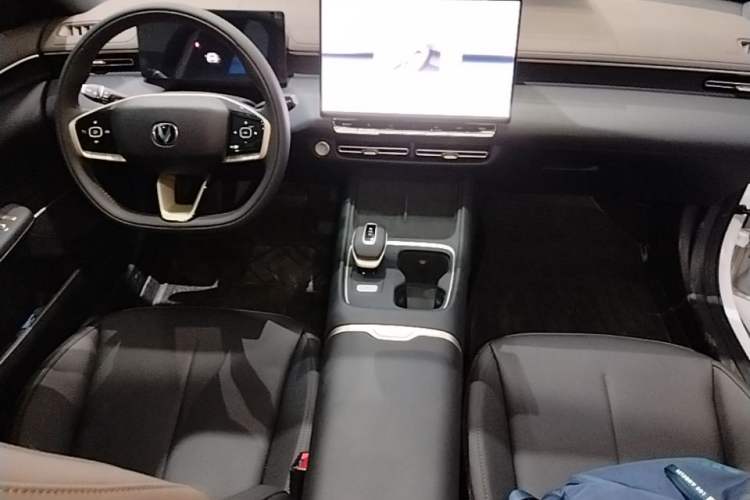Used CHANGAN Eado 2026 Model, Fourth Generation, 1.5T 500Bar Dynamic Enjoyment Edition Center Console
