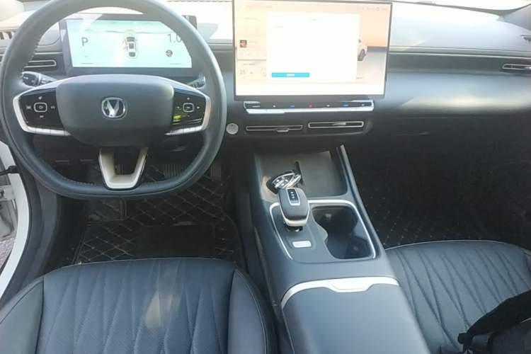 Used CHANGAN Eado 2026 Model, Fourth Generation, 1.5T 500Bar Smart Enjoyment Edition Center Console