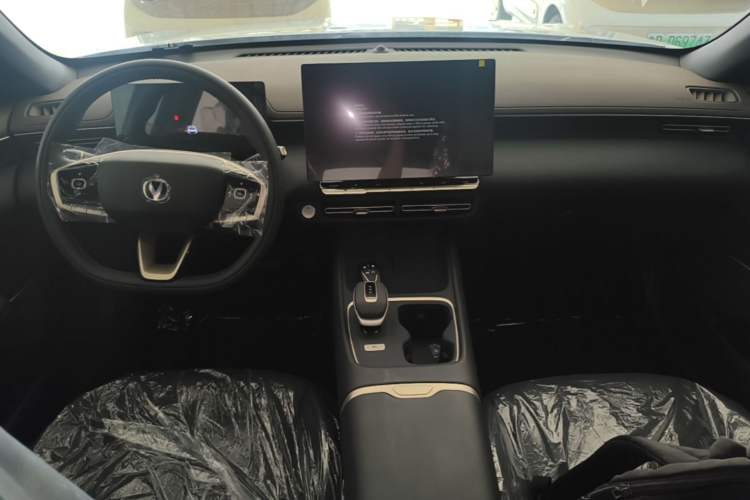 Used CHANGAN Eado 2026 Model, Fourth Generation, 1.5T 500Bar Dynamic Enjoyment Edition Center Console